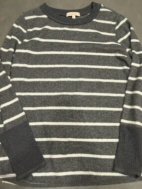 Striped Crewneck Sweater in Gray and White - Unbranded